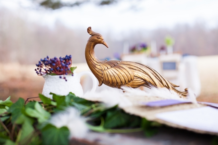 DIY peacock feather wedding decor bridal feathers