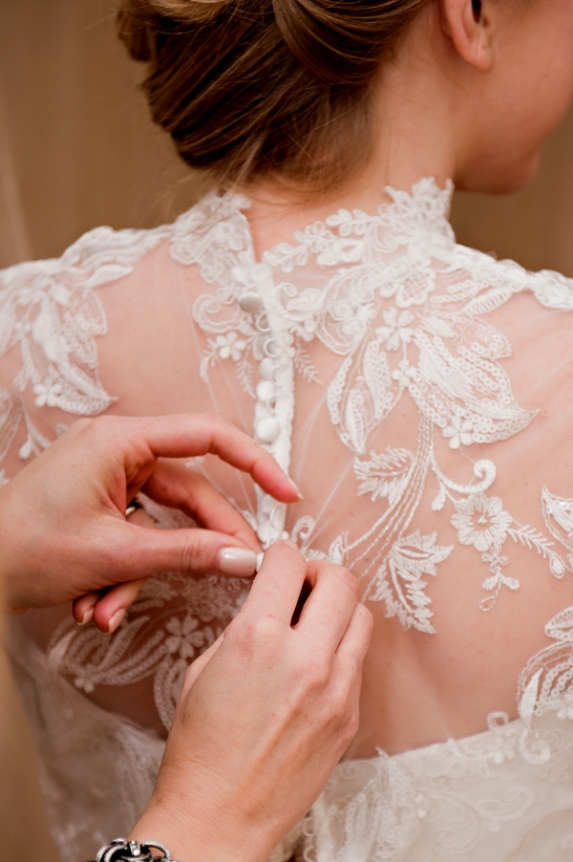 vintage wedding dress lace back