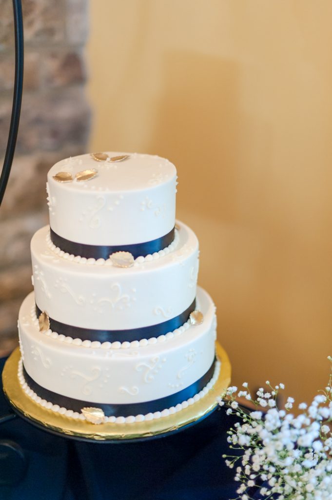 intimate fall Fredericksburg Virginia wedding cake