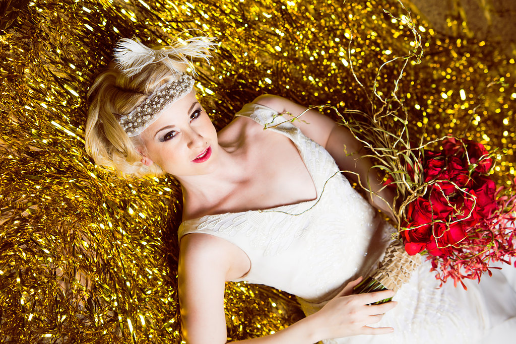 glitter gold 1920s speakeasy themed wedding (7)