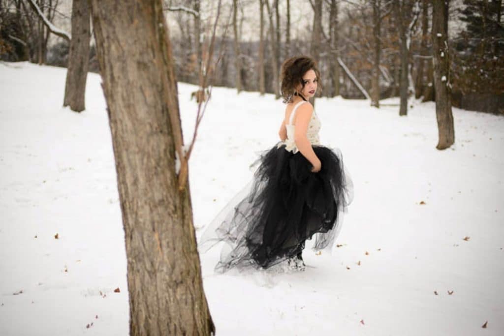 vintage gothic snow bridal inspiration pictures (10) (Medium)