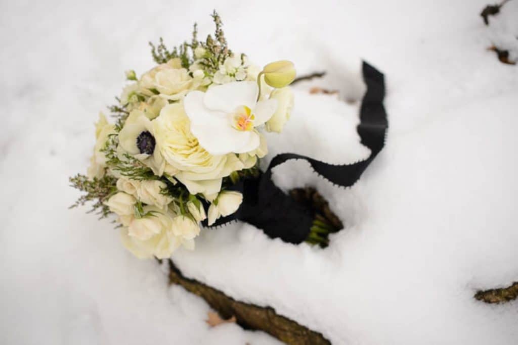 vintage gothic snow bridal inspiration pictures (12) (Medium)