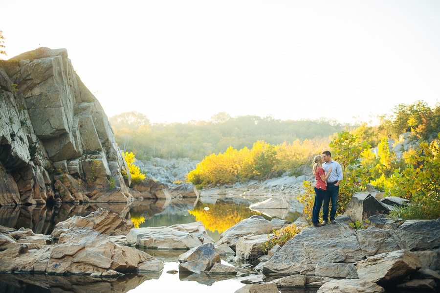 modern-bright-natural-great-falls-virginia-engagement-pictures2