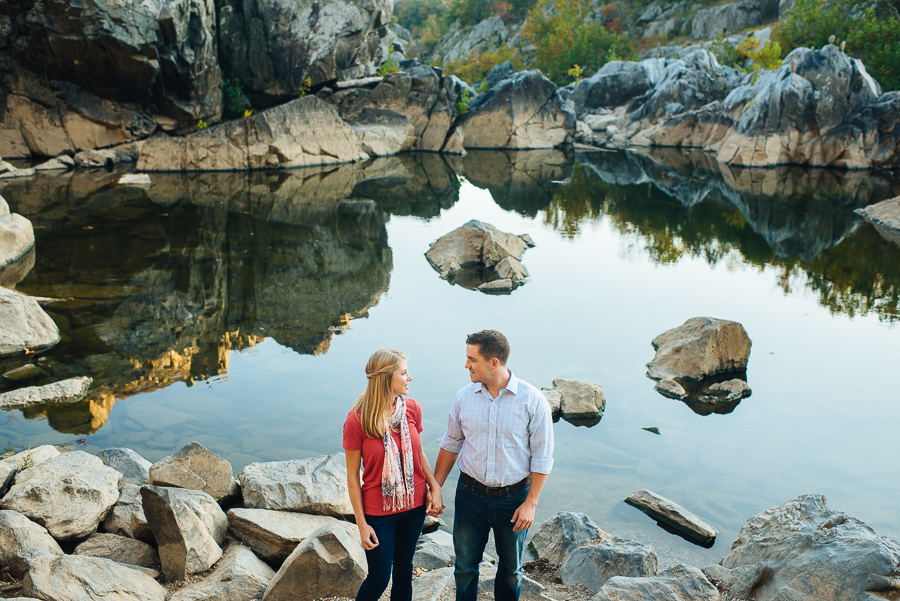 modern-bright-natural-great-falls-virginia-engagement-pictures7